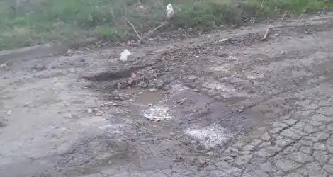 Queja por “cráter en Socorro y Colón”