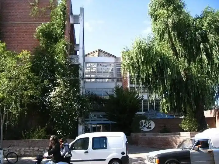 El colegio mantiene su postura de denegarle la matrícula al joven estudiante.