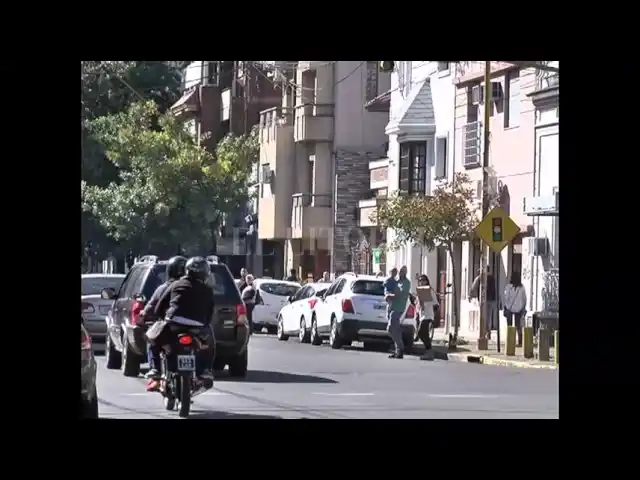 Denuncian robo de auto en cochera de Suipacha al 2700