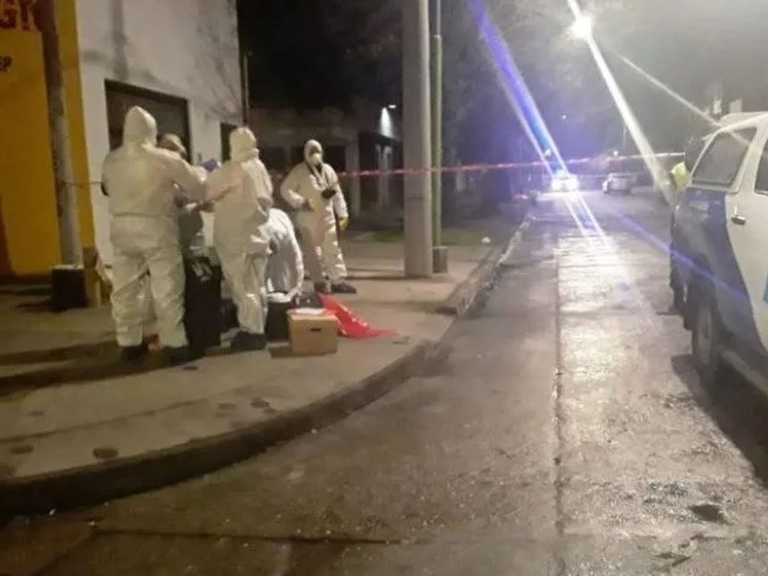 Entró a robar a una casa con su hijo y le volaron la cabeza