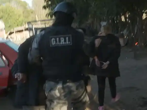 Detuvieron a cuatro sospechosos por el secuestro de un hombre tras una serie de allanamientos en zona oeste