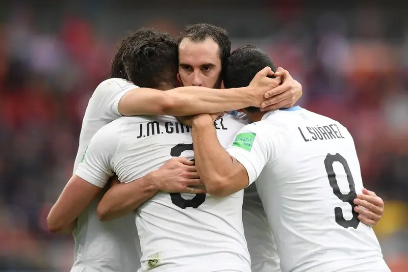 Uruguay, con un cabezazo en el final, derrotó a Egipto