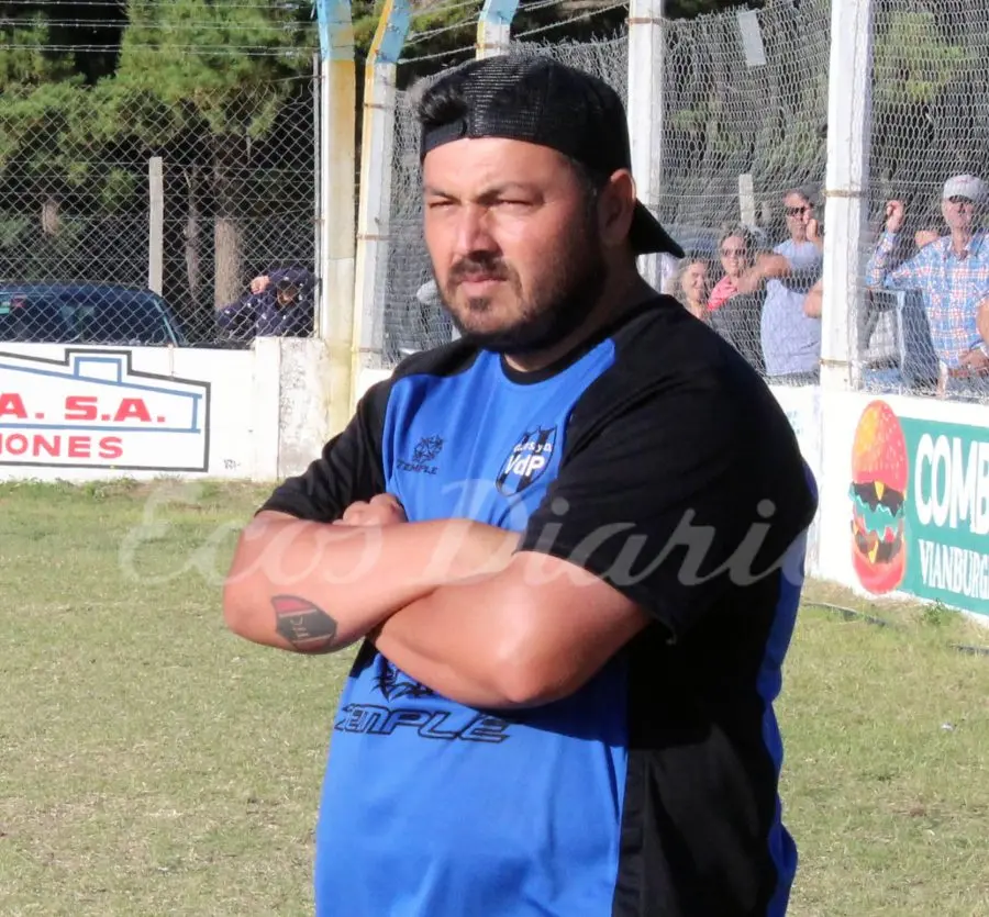 Novillo dejó de ser el DT de Villa