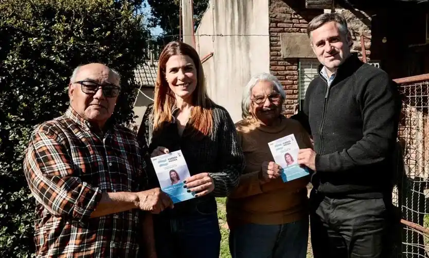 Peralta y Achával comenzaron a repartir la boleta de Fuerza Patria en Pilar