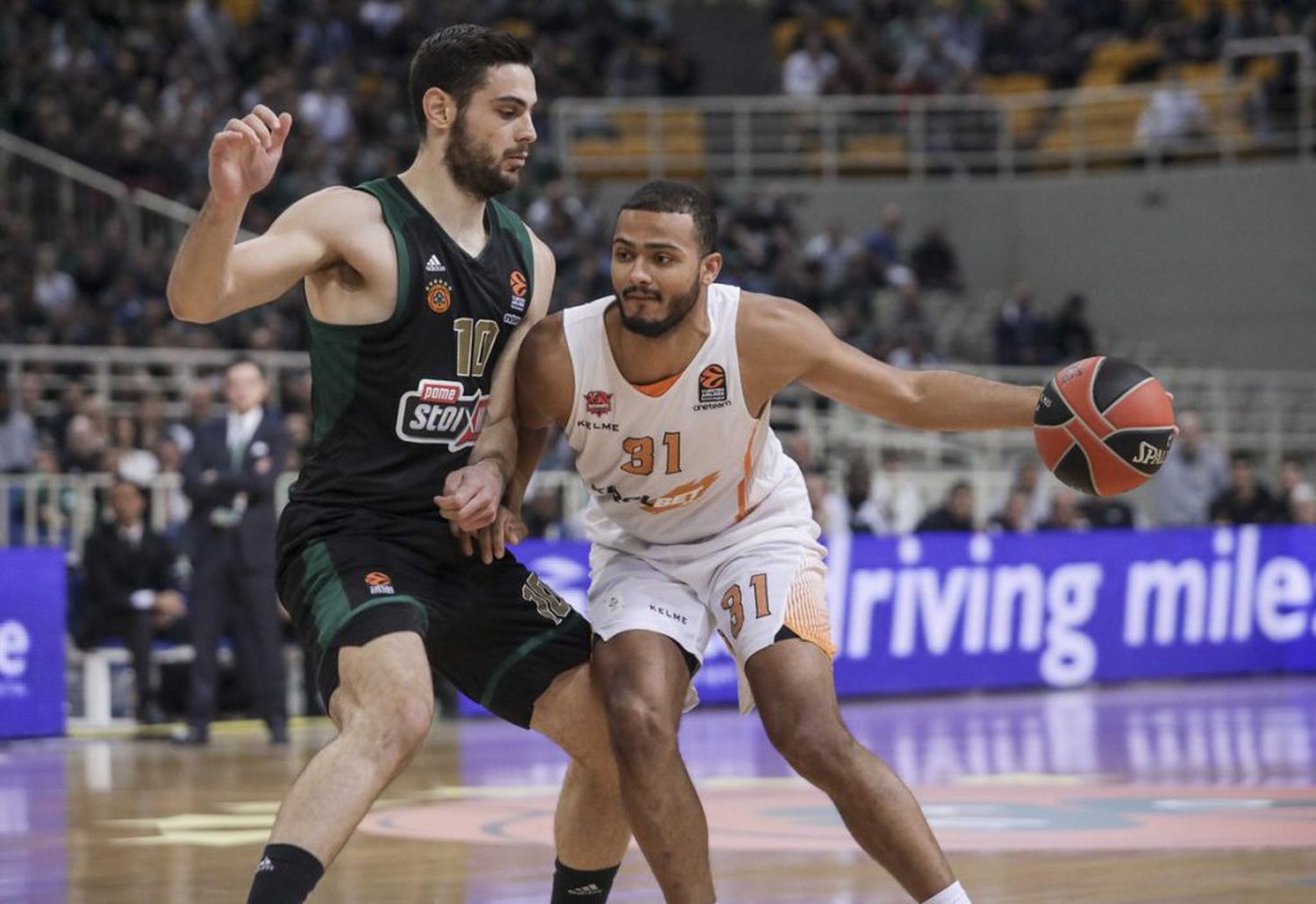 Baskonia, con Vildoza, fue vapuleado en Grecia