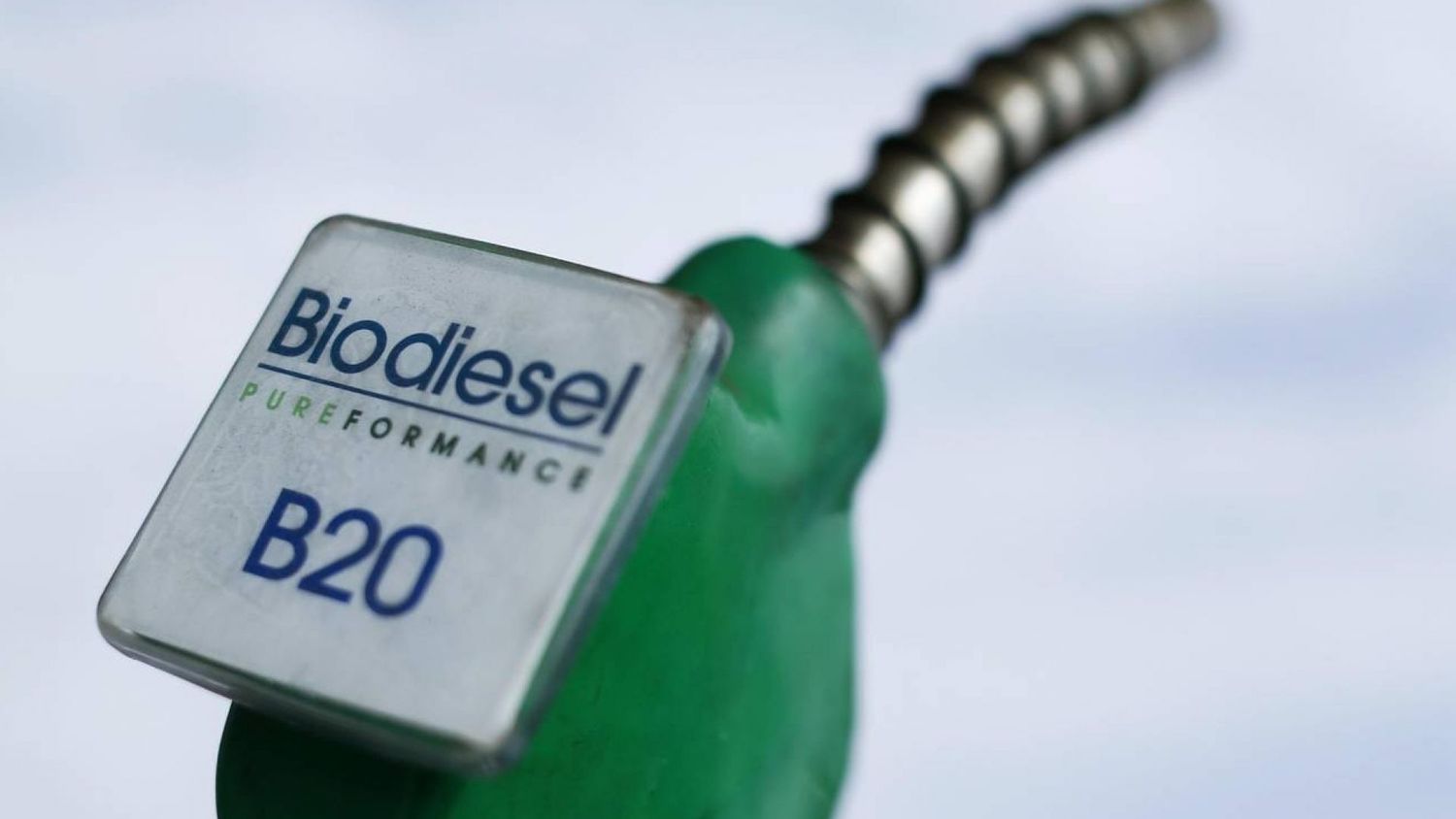 El Gobierno decidió un fuerte aumento en el precio de los combustibles