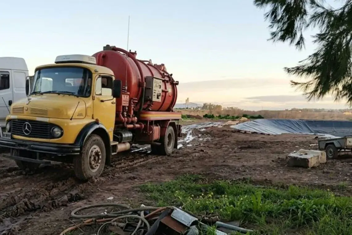 El camión transportaba desechos orgánicos de granjas avícolas