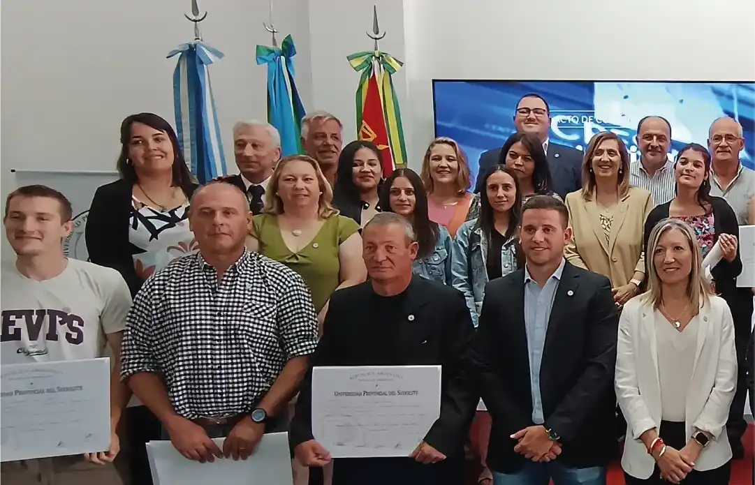 Emoción y reconocimiento: graduados y graduadas de CRESTA y UPSO tuvieron su acto de colación y entrega de diplomas