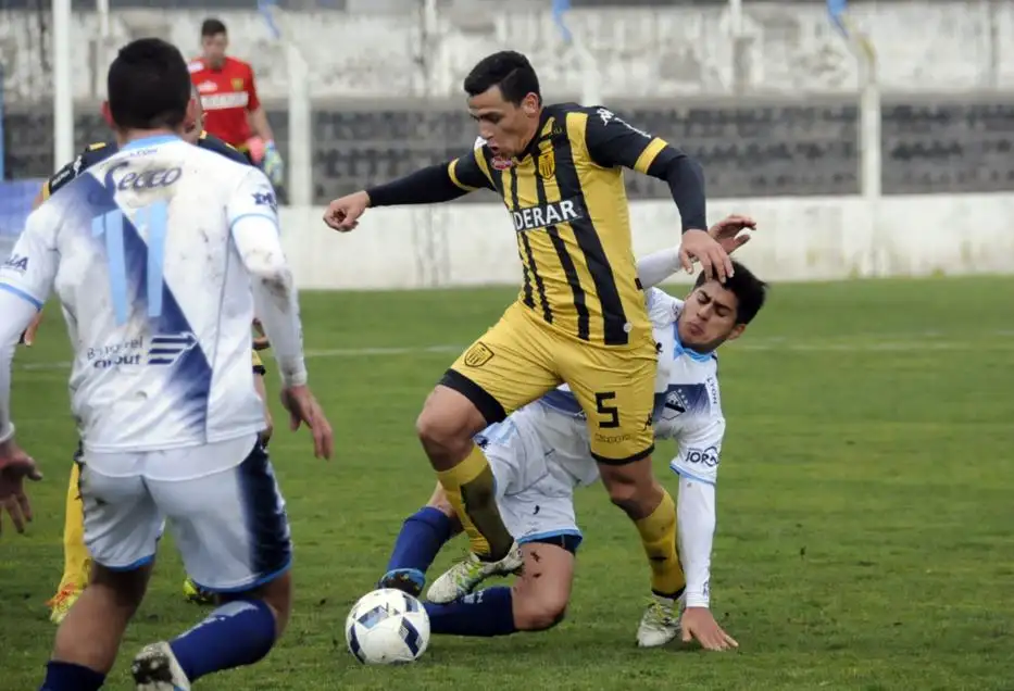 Santamarina fue mejor de punta a punta y logró una inobjetable victoria