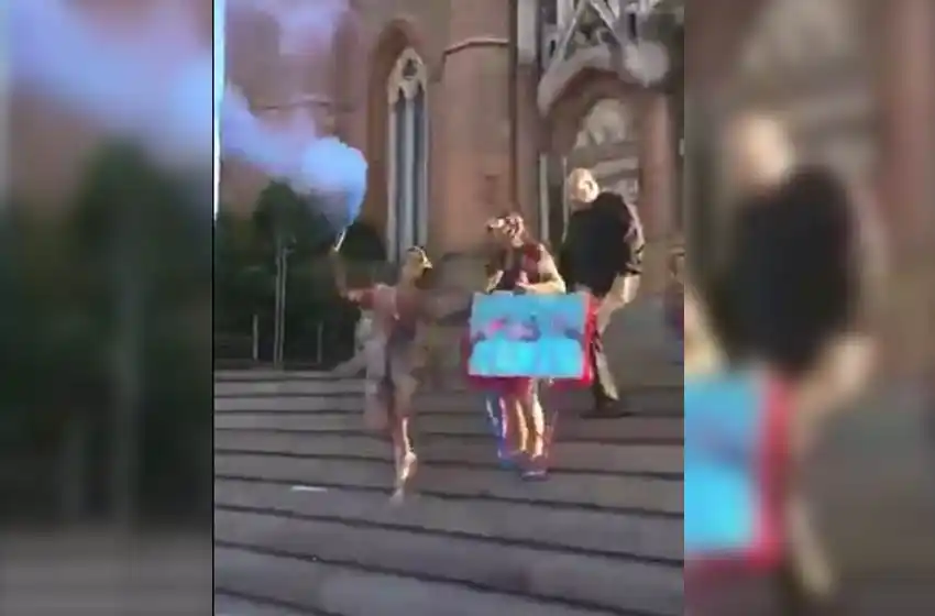 Un cura pateó a una joven que celebraba su graduación