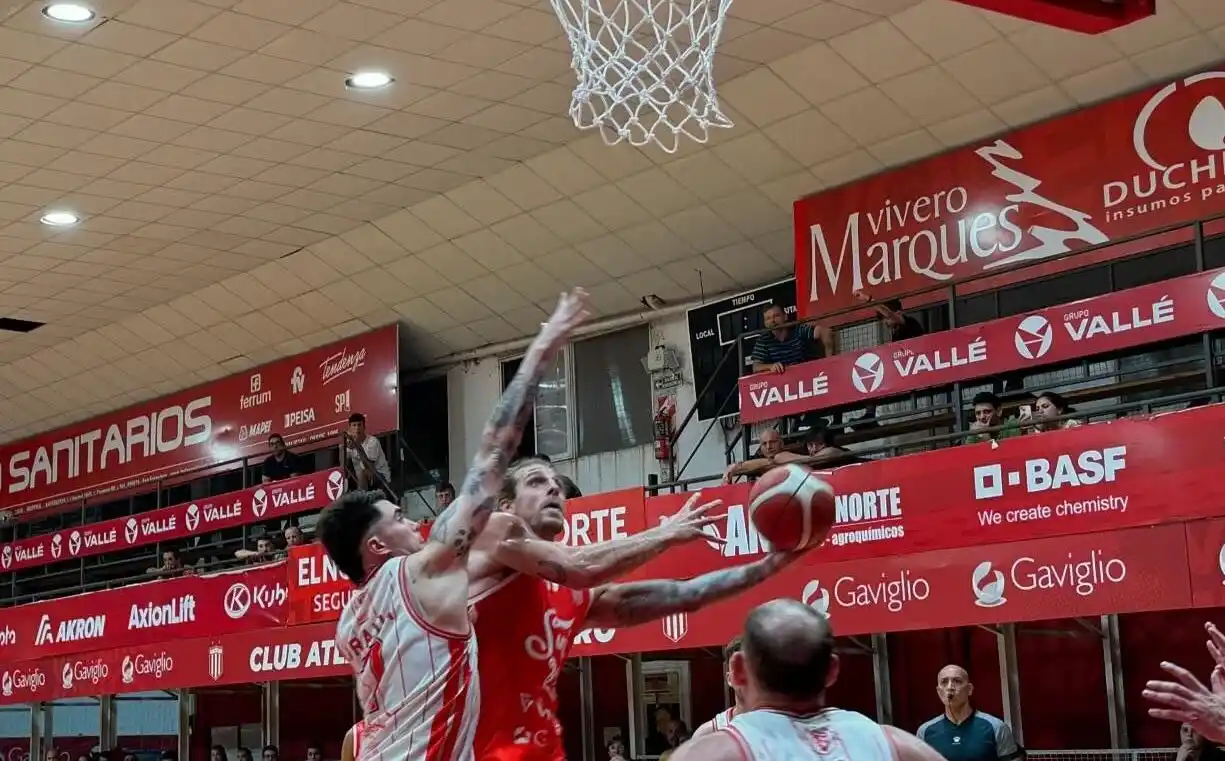 Lautaro Mare fue el máximo encestador del "santo" con 20 puntos