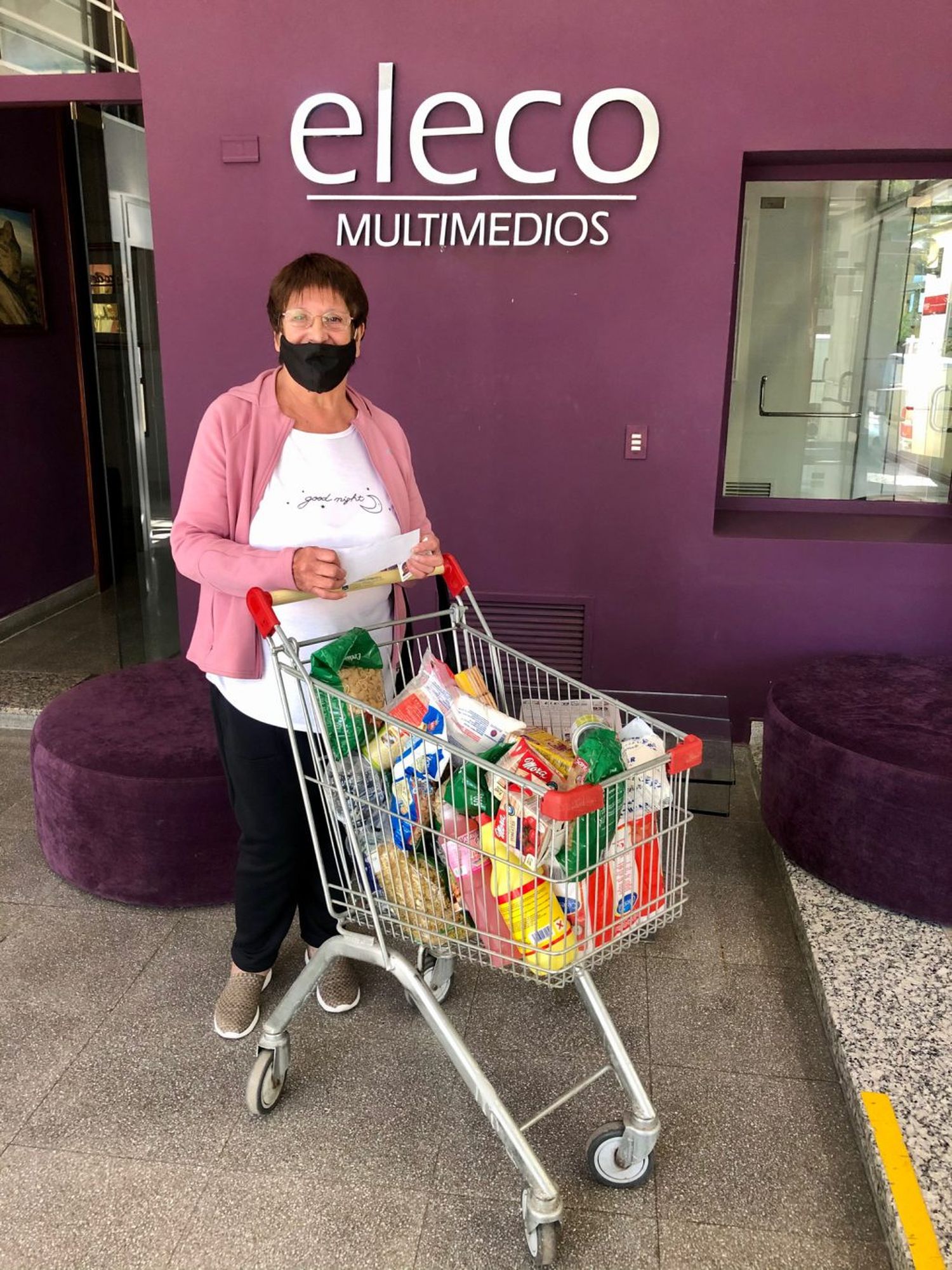 Entregamos otro carro repleto de mercadería