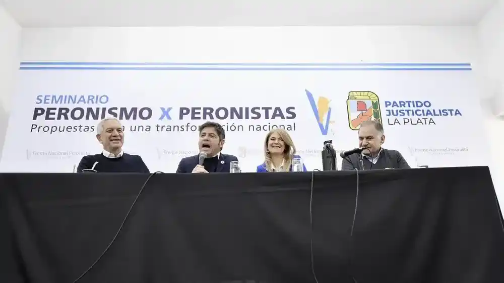 Axel Kicillof en la sede del PJ en La Plata.