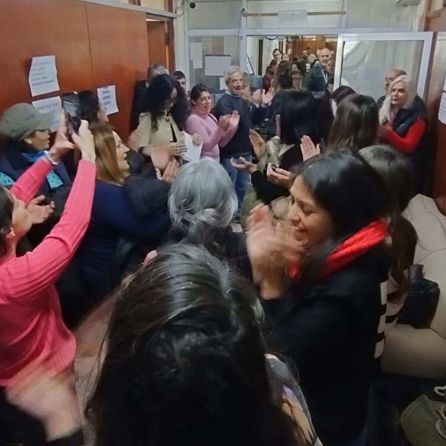 Salud en pie de protesta: sentada, cierre del Ministerio y marcha a Casa de Gobierno por salarios y horas extras recortadas