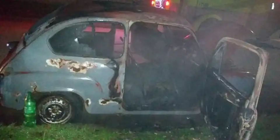 Le prendieron fuego el auto a un hombre en Lobería