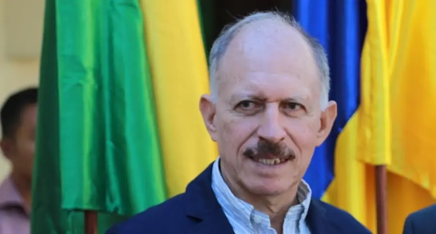 En líos con la justicia otro embajador de Petro