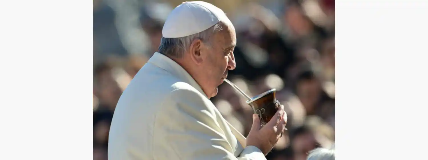 El Papa Francisco tomó mates en San Pedro con argentinos