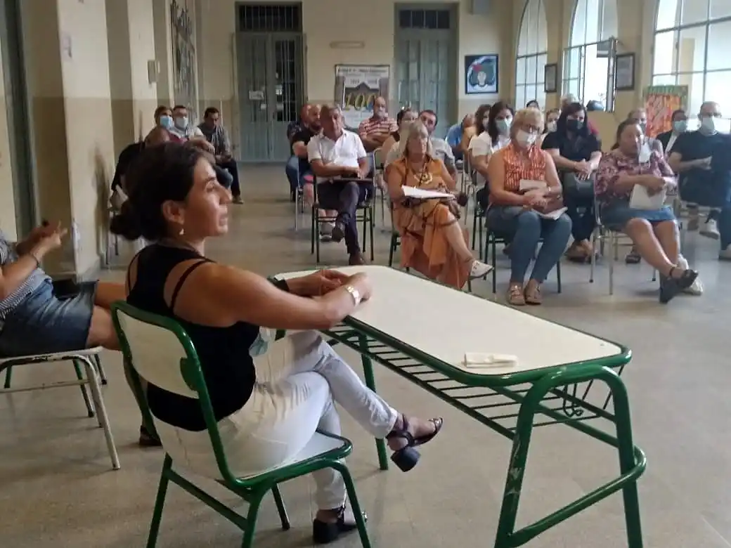 Marina Zapata, en primer plano, es la coordinadora de Jóvenes y Adultos.