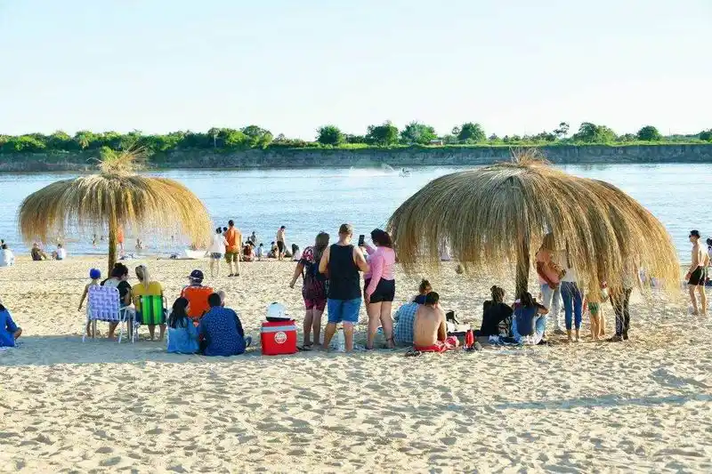 El gobernador Insfrán y el intendente Jofré habilitaron el balneario Parque Arenas