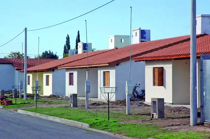 Larroque: 16 viviendas para docentes 