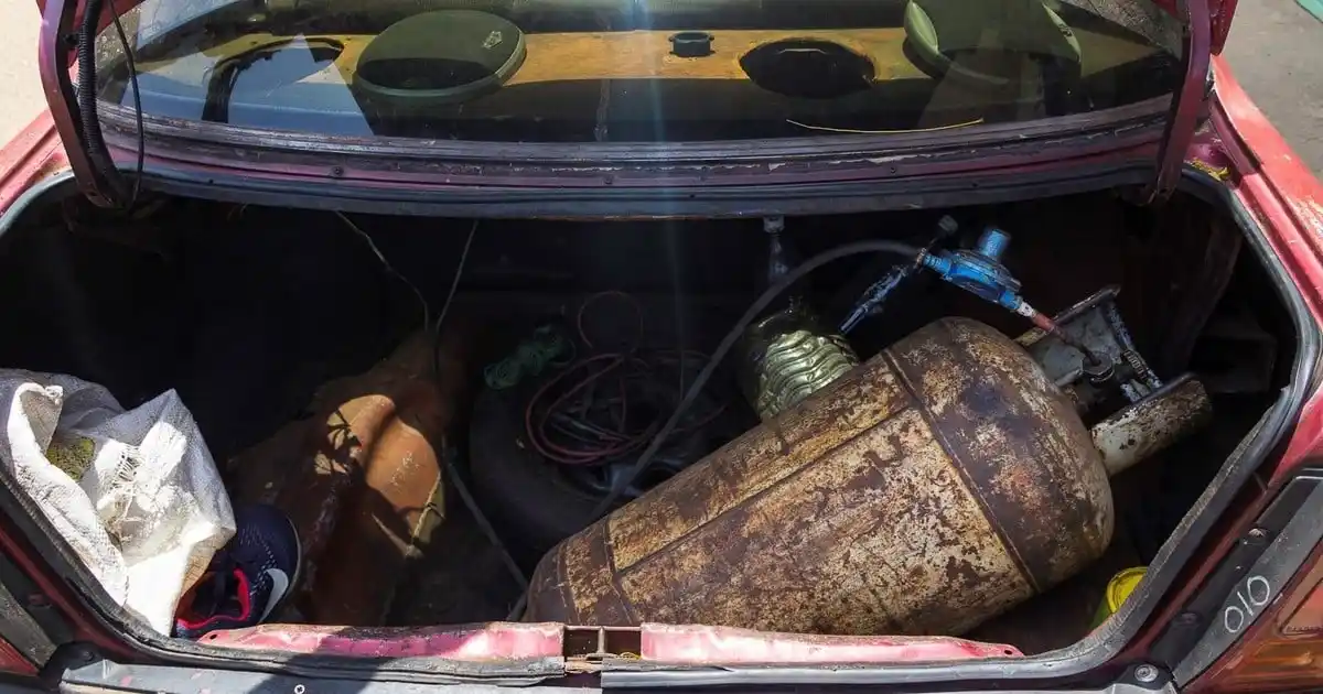 Robaron un automóvil y una garrafa en una vivienda de San Gregorio