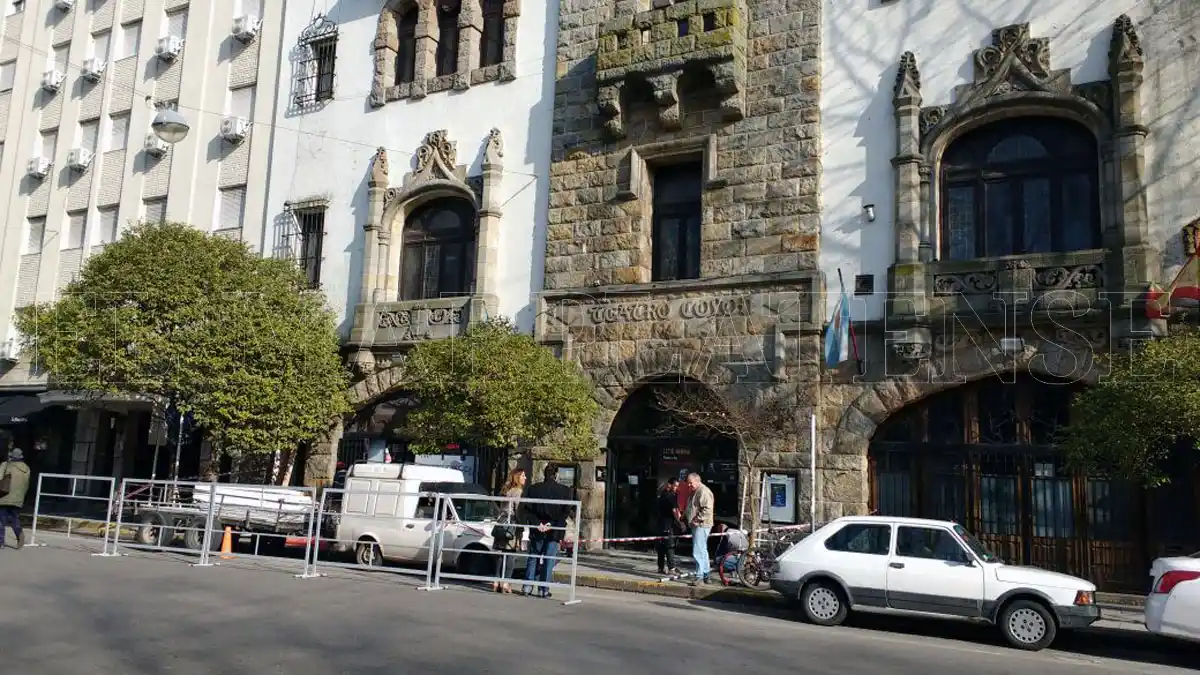 Tras los reclamos, el Municipio comenzó las obras en el Teatro Colón