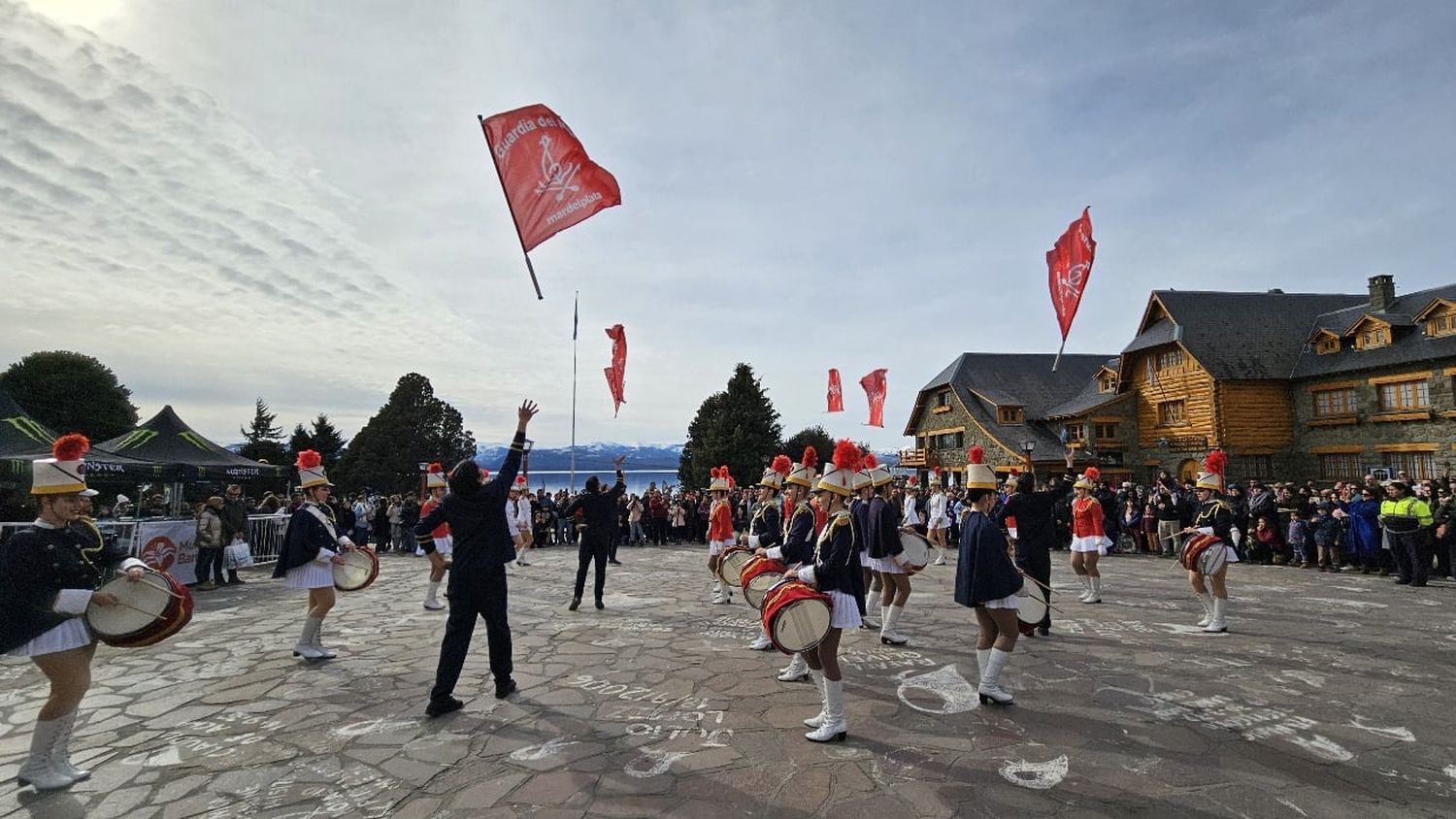 Con la actuación de la Guardia Nacional del Mar, Mar del Plata promocionó su oferta turística en Bariloche