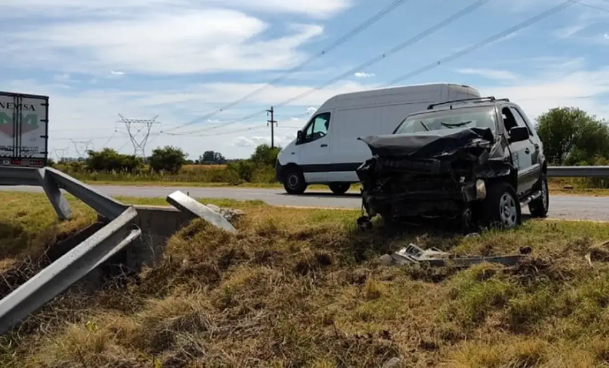 Accidente en la Autovía 14: una mujer y su nieto heridos tras despistar una camioneta