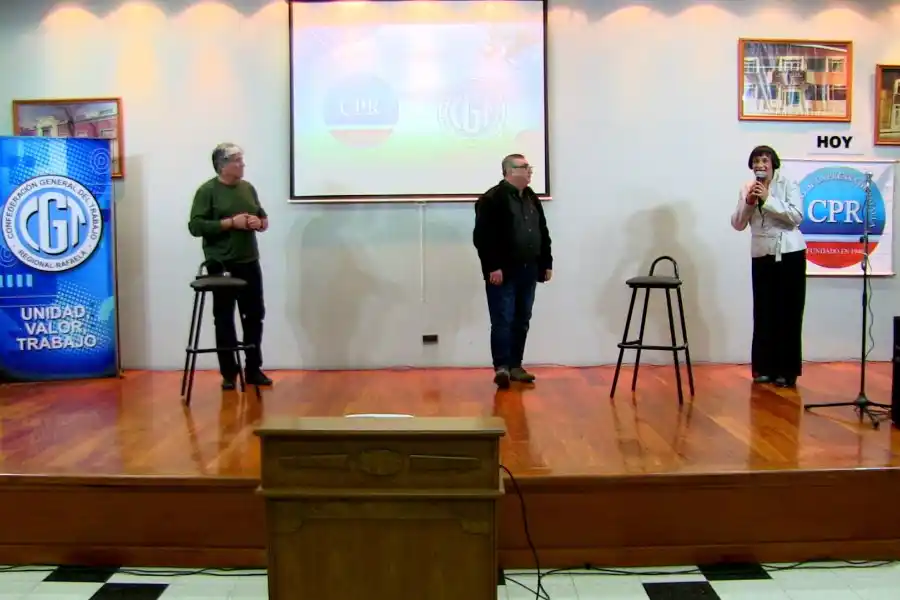 Charla en el Sindicato de la Carne, organizada por el Círculo de la Prensa y la CGT local.