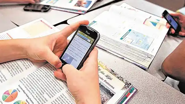Brasil prohibió el uso de celulares en las escuelas