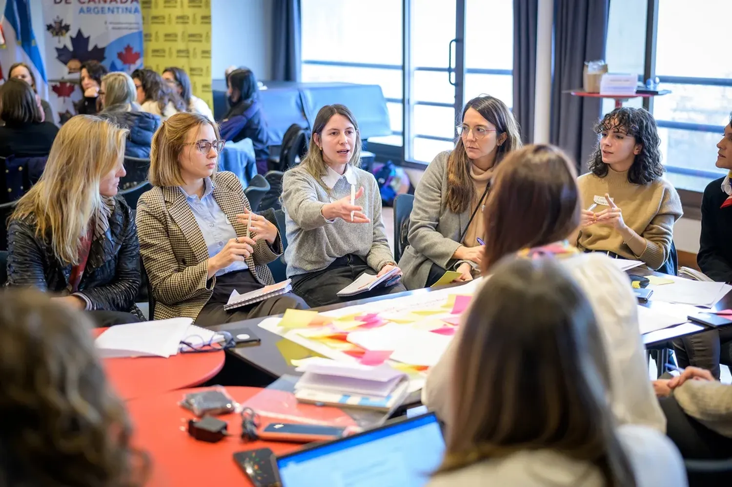 El Fondo de Población de las Naciones Unidas (UNFPA) en Argentina, ONU Mujeres, Amnistía Internacional y con el apoyo de la Embajada de Canadá se unieron junto a actores clave en el evento “Hackeá la violencia digital”