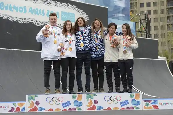 El segundo Oro llegó en bici: Roth e Iriartes celebraron en BMX