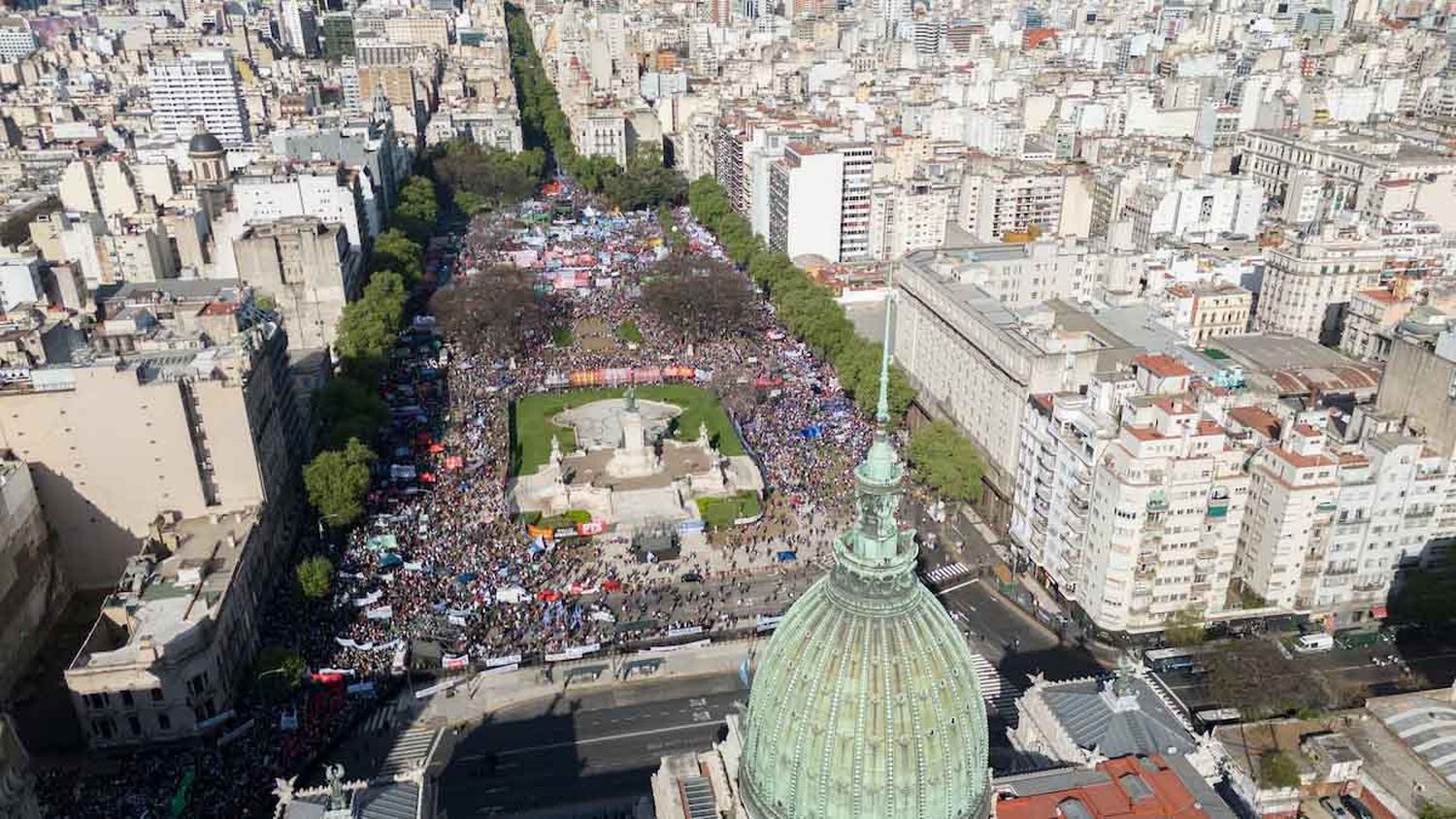 La UBA estimó que un millón de personas salieron a protestar en todo el país