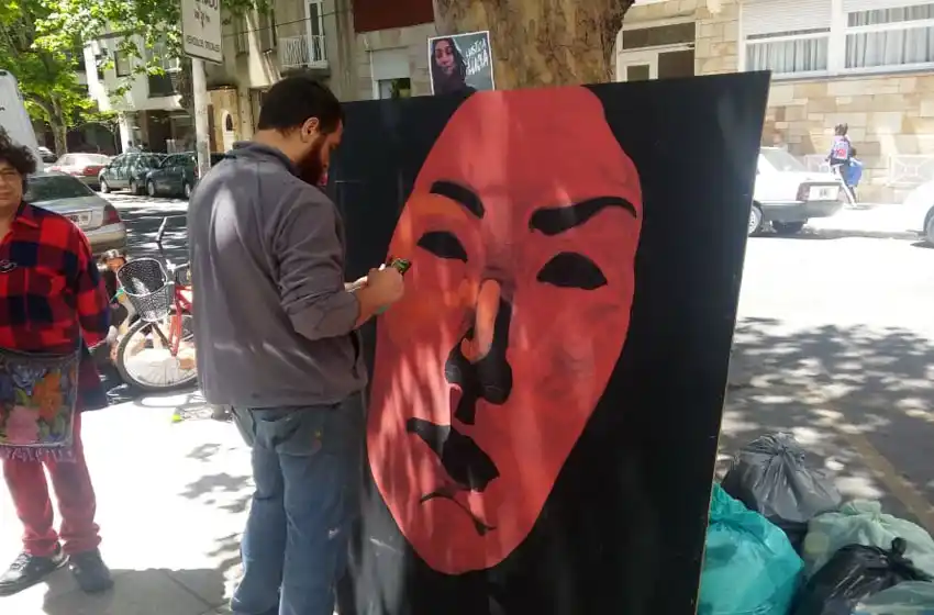 Durante el juicio, realizan un mural en homenaje a Lucía Pérez
