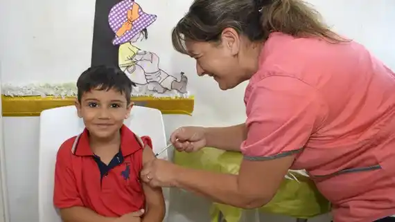 Inicio de clases: recomiendan tener las vacunas al día