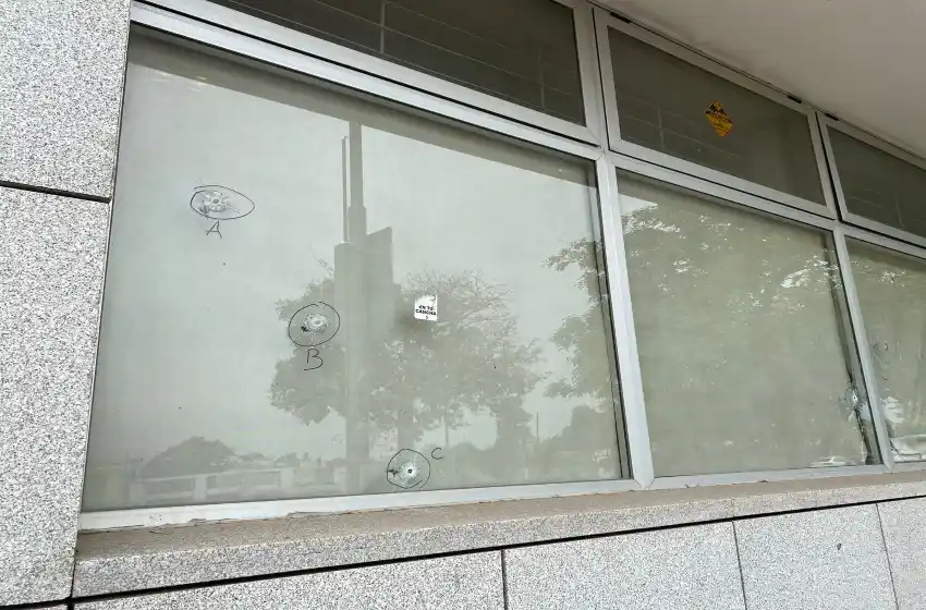 Violencia imparable: balearon el Distrito Sudoeste de Rosario y dejaron una nota amenazante