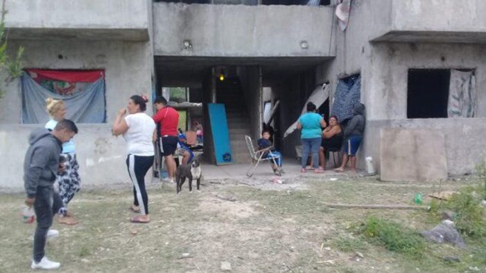 Tigre: Usurparon viviendas sin terminar de "Sueños Compartidos" en el barrio donde se filmó la serie "El Puntero"