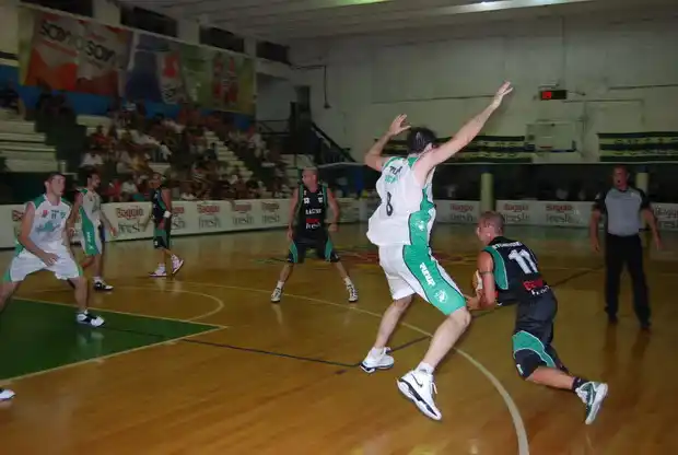 Racing tiene que ganar o ganar ante Brown