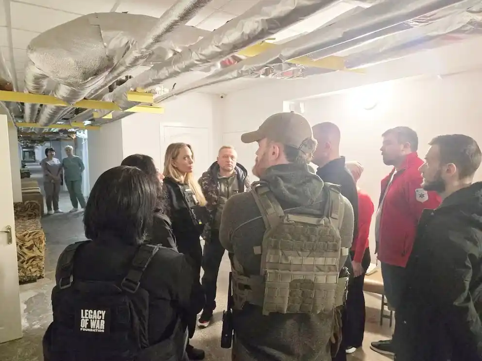 Angelina Jolie visitó de sorpresa la ciudad de Kherson en medio de amenazas de ataques rusos