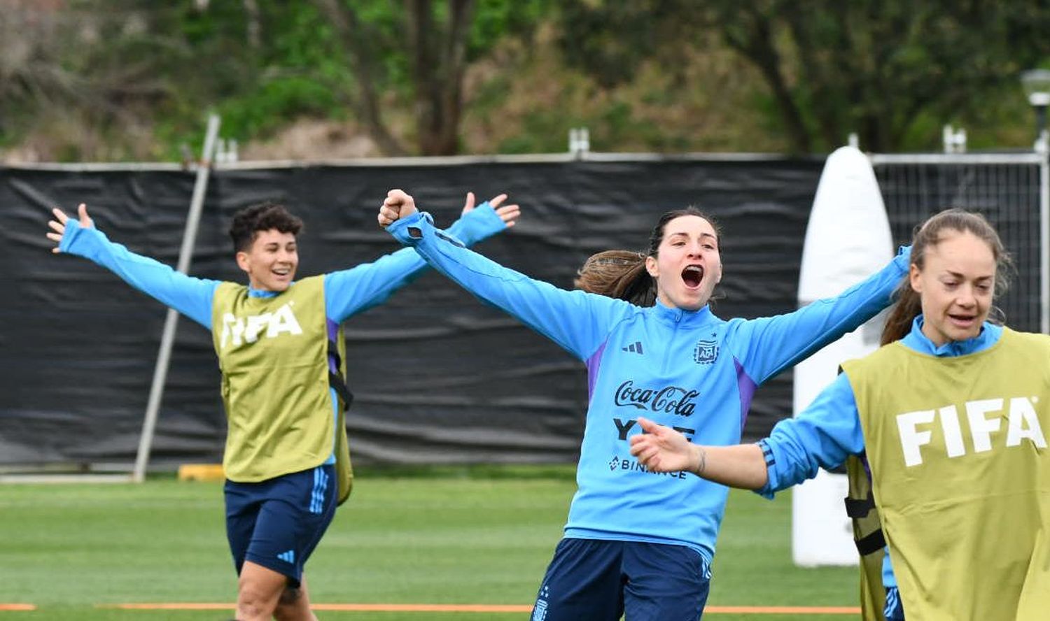 FOTO AFA Núñez, al centro, en el entrenamiento en Nueva Zelanda.