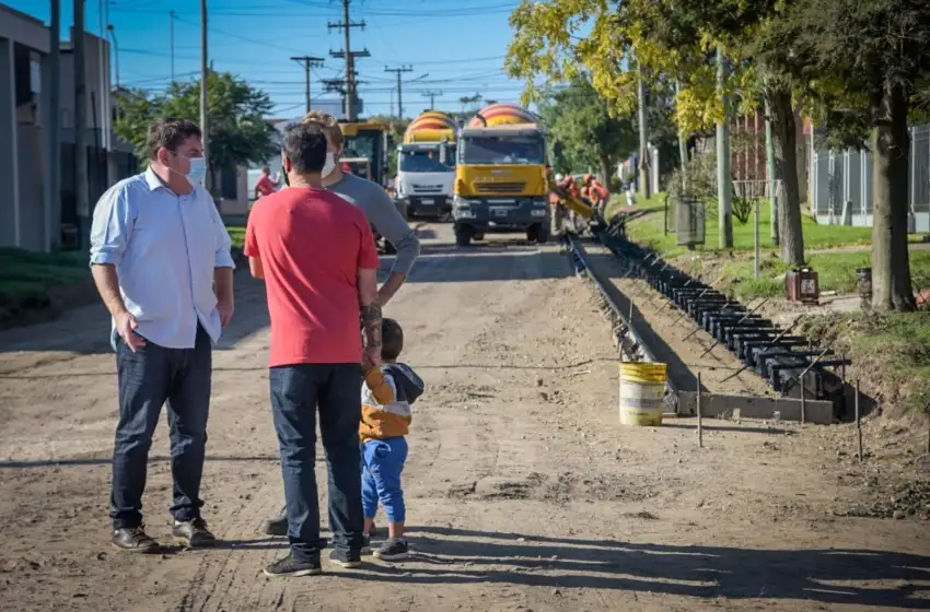 Avanzan las obras de cordón cuneta en el barrio Fortunato de la Plaza