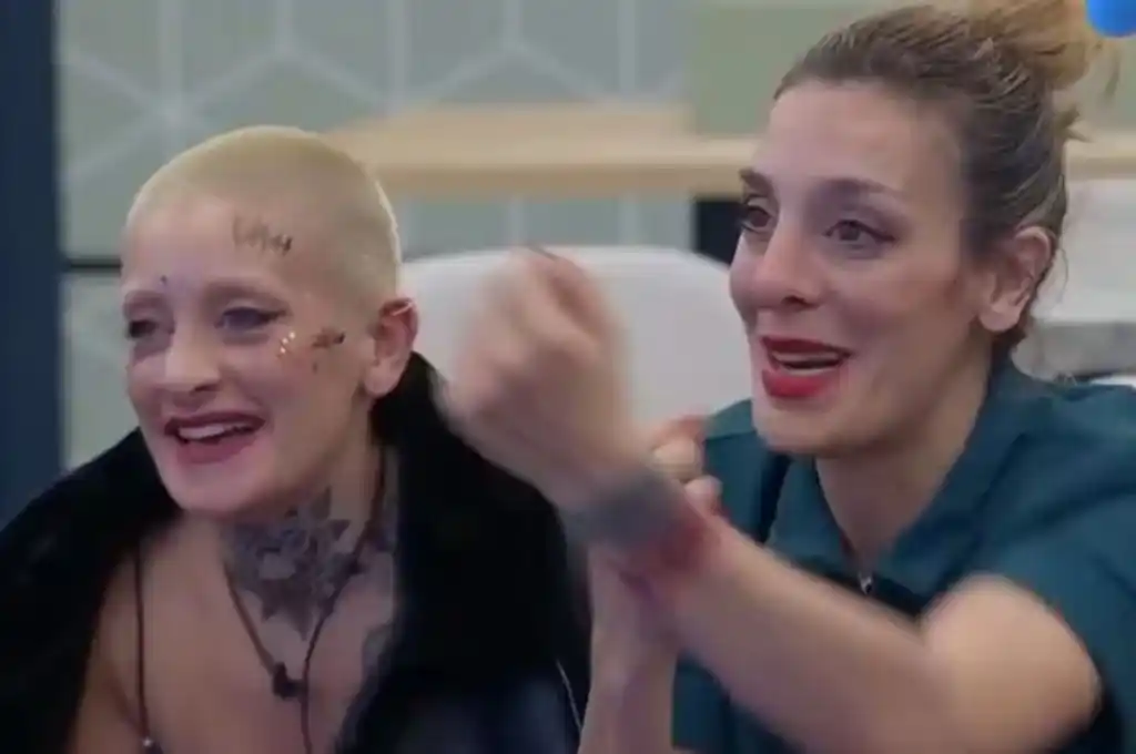 Coy, hermana de Furia, abandona la casa