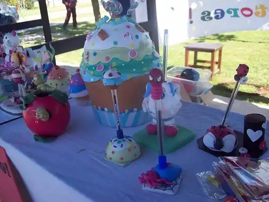 Domingos de feria de artesanos y productores en la Plaza Belgrano