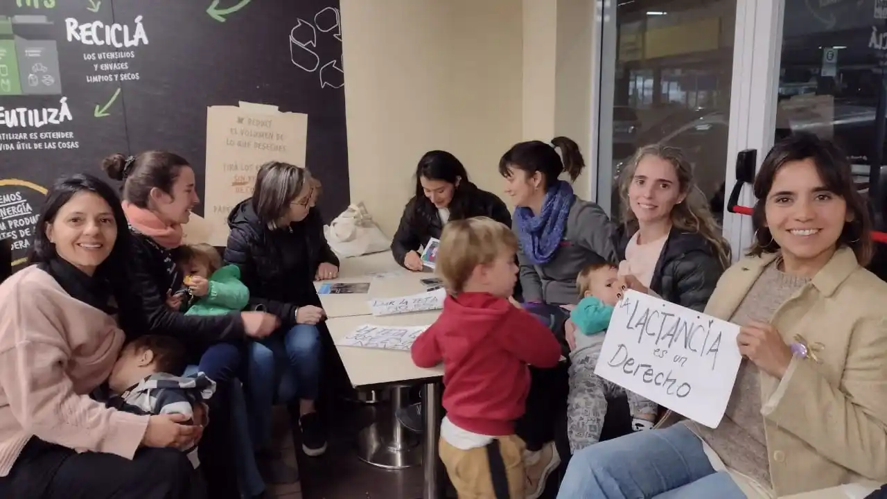 La lactancia es un derecho: Desde la Estación de Servicio se comprometieron a tener "un espacio amigable"