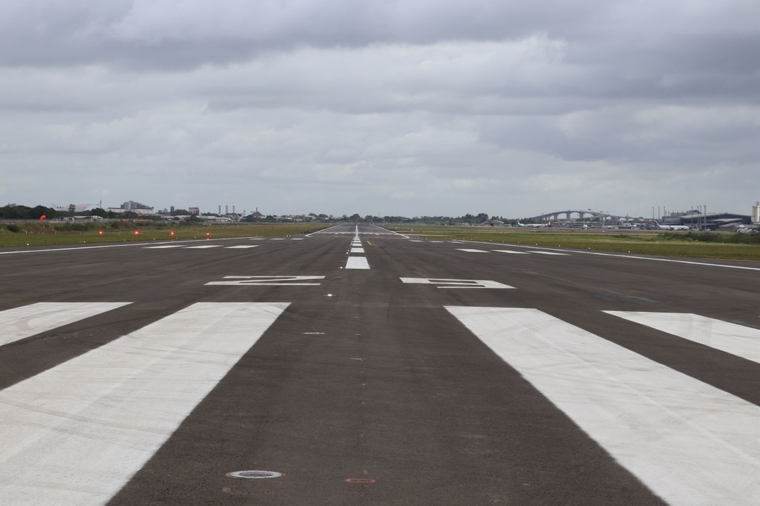 Necesitarán reconstruir 2.000 metros de la pista del aeropuerto de Porto Alegre por la inundación