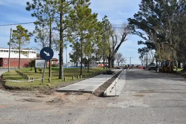 Habilitan una mano única para la circulación vehicular en tramo de plazoleta Bramuglia en avenida Costanera