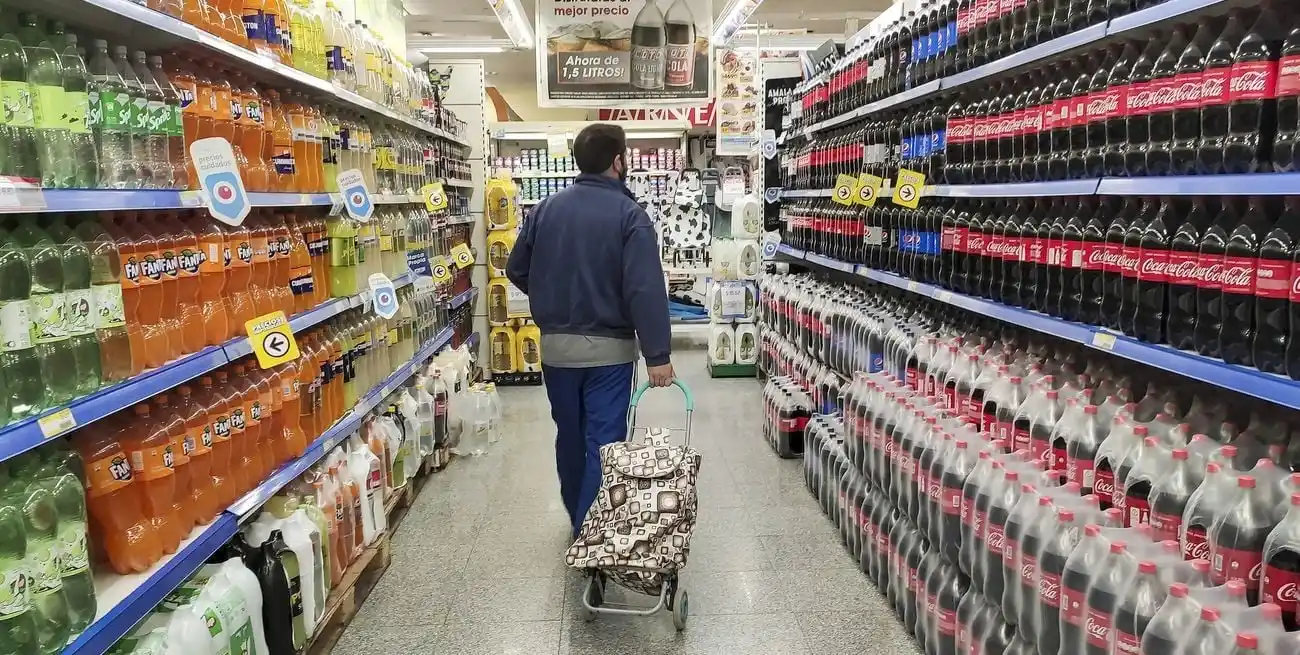 En julio, los alimentos se encarecieron 2,3% con alzas en productos frescos y bebidas.