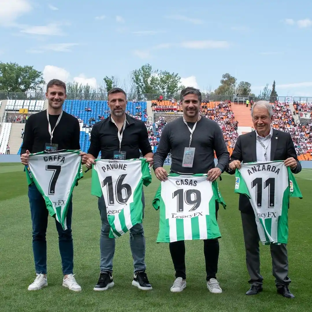 Homenaje a Anzarda en River – Betis