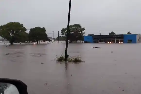 Compleja situación en Córdoba por las intensas lluvias: la Ruta 17 quedó bajo agua