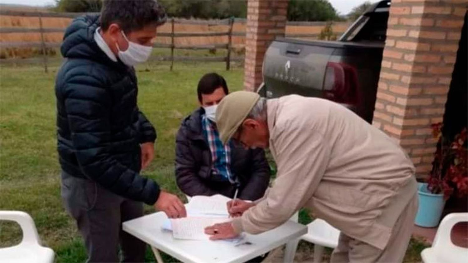 Es productor en el campo, no tiene herederos y donó todos sus bienes al Inta